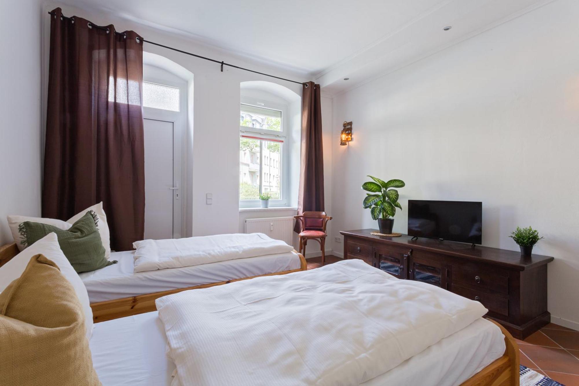 Doppelzimmer III Gaestezimmer In Unterkunft Mit Gemeinschaftsbad Und Gemeinschaftskueche Chemnitz Buitenkant foto